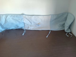 Edredón y protector de cuna azul