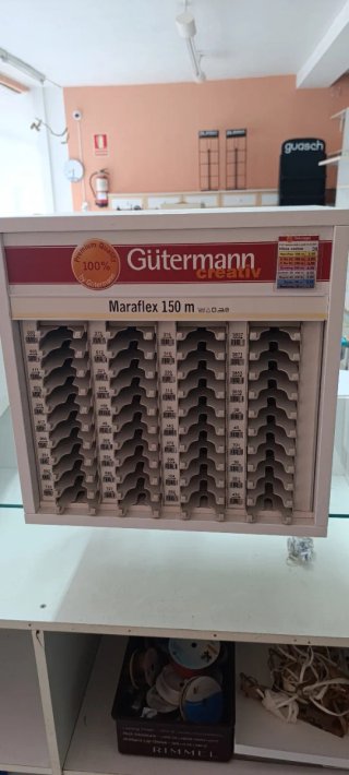 Mueble expositor hilos Gütermann