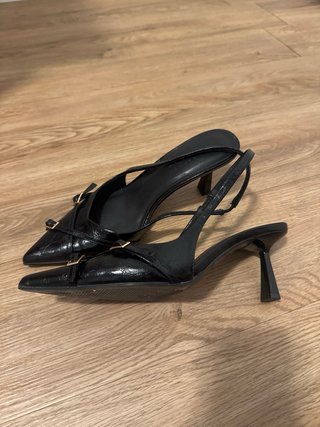 Tacones negros punta Talla 38
