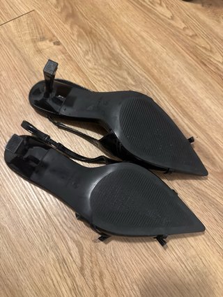 Tacones negros punta Talla 38