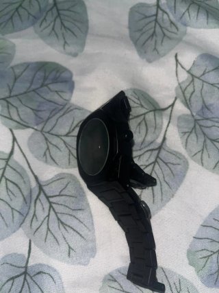 Reloj moderno negro