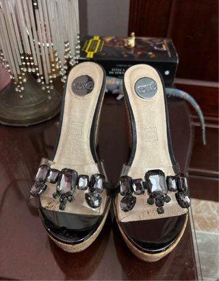 Sandalias de cuña de la marca EXÉ, modelo KATHY-21