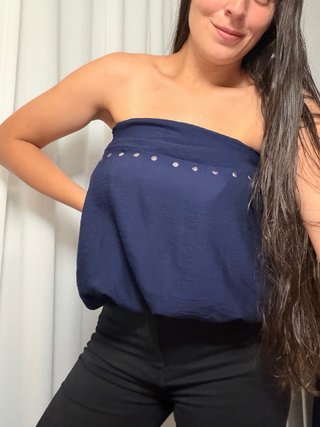 Top Beige con Detalles Metálicos