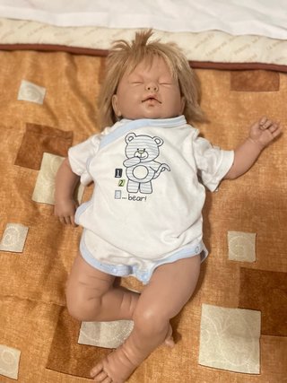 Muñeca bebé Reborn cuidada