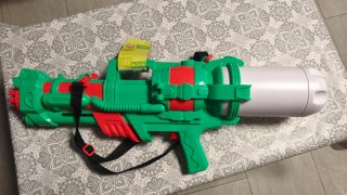 Pistola de agua nueva grande verde y roja