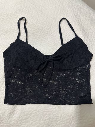 Top Bershka encaje negro talla S
