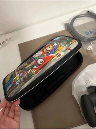 Nintendo Switch Bianco/Nero a Metà Prezzo