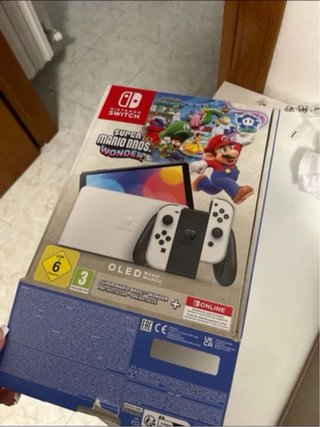 Nintendo Switch Bianco/Nero a Metà Prezzo