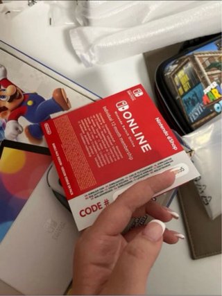 Nintendo Switch Bianco/Nero a Metà Prezzo
