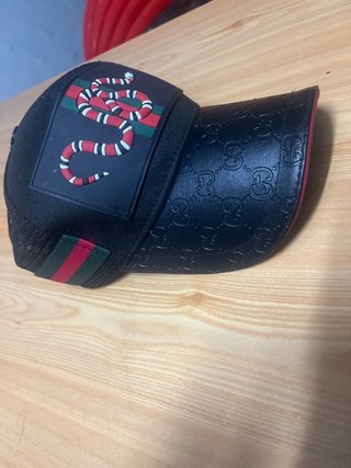 Gorra Gucci Negra con Serpiente y Logo GG