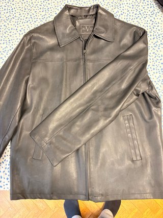 Chaqueta de cuero V color negro