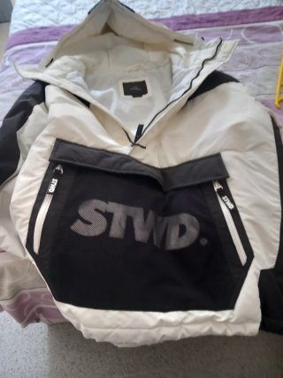 Anorak blanco y negro