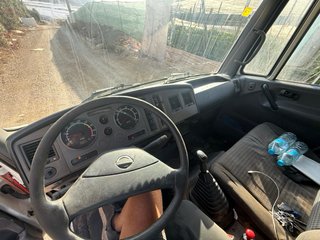 Nissan Atleon 2004