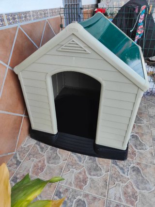 Caseta para perros de plástico beige