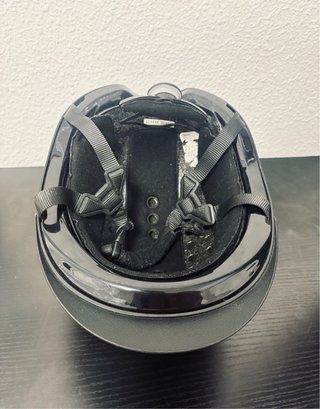 Casco y botas hípica negros