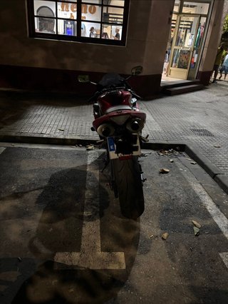 Yamaha R1 Roja y Negra
