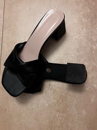 Zapatos de tacón negros