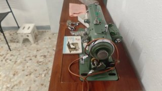 Máquina de coser Refrey verde