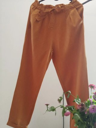 Pantalón marrón caldera Stradivarius Talla M