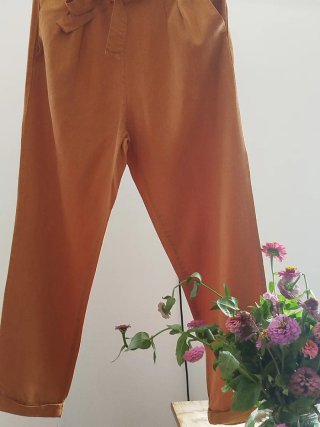Pantalón marrón caldera Stradivarius Talla M