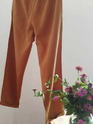 Pantalón marrón caldera Stradivarius Talla M