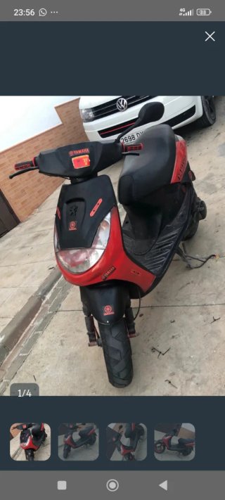 Yamaha Scooter Rojo y Negro