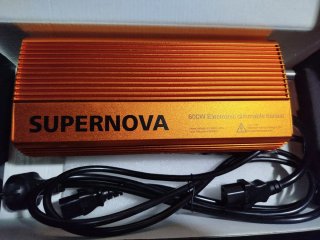 Balastro Electrónico Supernova 600W + Bombilla