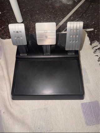 Volante Thrustmaster