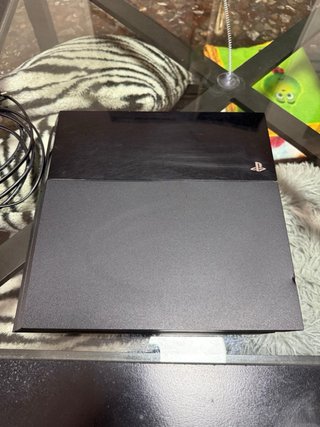 PS4 (PlayStation 4) con mando verde