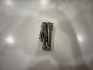 Multiherramienta 8 en 1 con Linterna LED