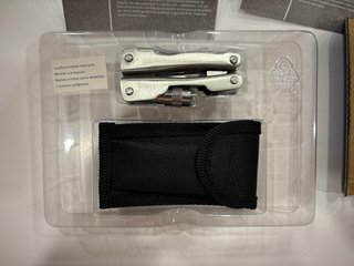 Multiherramienta 8 en 1 con Linterna LED