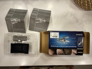 Multiherramienta 8 en 1 con Linterna LED