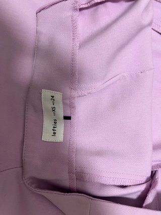 Pantalones cortos morados con botones