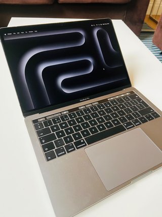 MacBook Pro 13 16GB RAM 1TB SSD