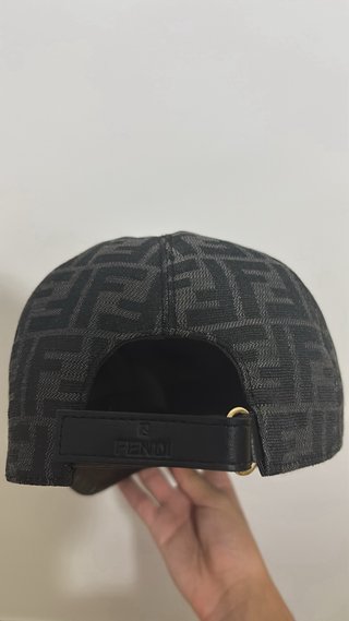 Gorra Fendi Talla M Sin Usar. Precio negociable