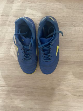 Botas de fútbol sala Joma niño azul y amarillo