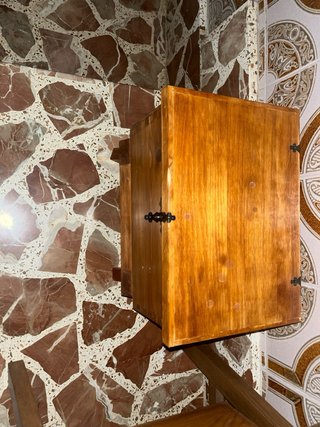 Arcón de madera pequeño antiguo