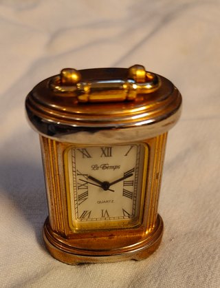 Orologio da tavolo in miniatura. Le Temps.