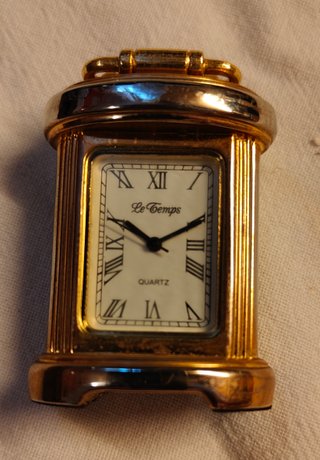 Orologio da tavolo in miniatura. Le Temps.