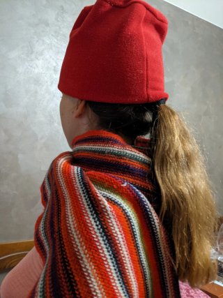 Cappellino in pile rosso con logo