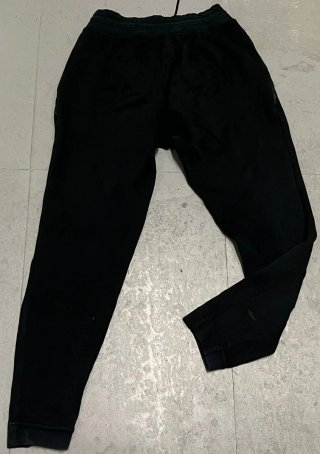 Pantalones negros acampanados de terciopelo