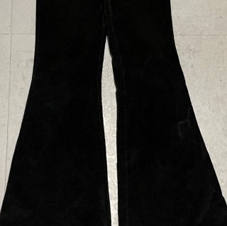 Pantalones negros acampanados de terciopelo