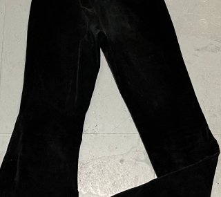 Pantalones negros acampanados de terciopelo