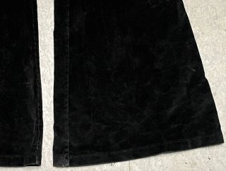 Pantalones negros acampanados de terciopelo