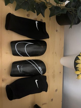 Espinilleras Nike Mercurial Negras