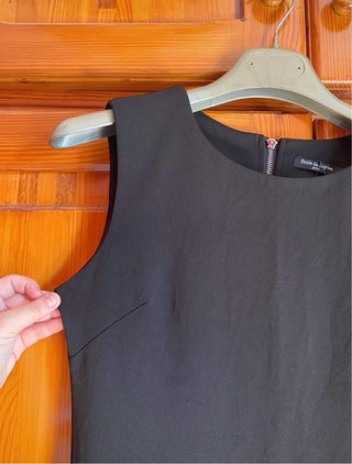 Abito nero aderente con zip argento