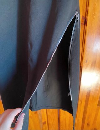 Abito nero aderente con zip argento