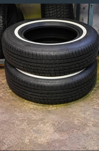 Neumáticos 225/75 R15 con banda blanca