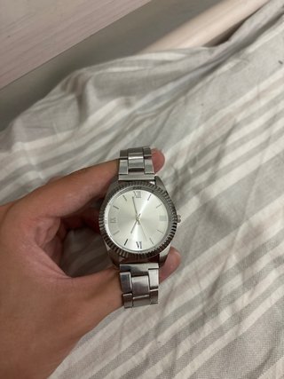 Reloj de pulsera plateado