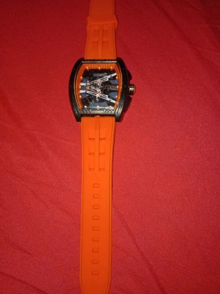 Reloj naranja sin estrenar con caja